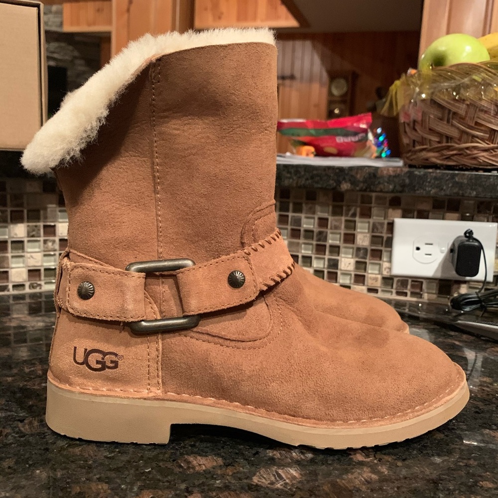 UGG Boot-7.5 Never Worn
